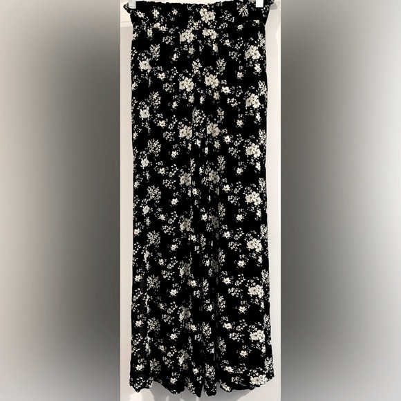 Excellent Condition, Lulus "Loves the Sun Black Floral Print Wide Leg Pant, Sz S - Picture 2 of 13